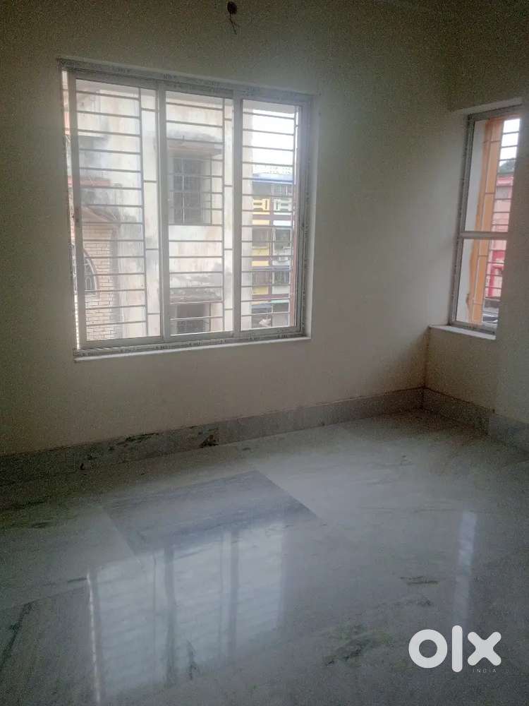 850 sqft 2bhk flat rent at santoshpur mini bus stand with lift @ 14000