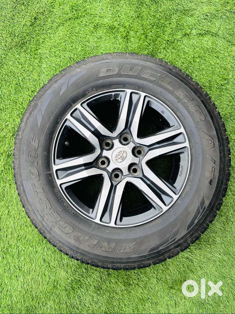 FORTUNER ALLOYS & TYRES 17 INCHES (NEW CONDITION)