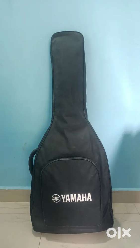 Yamaha F280 genuine acoustic guitar with accesories