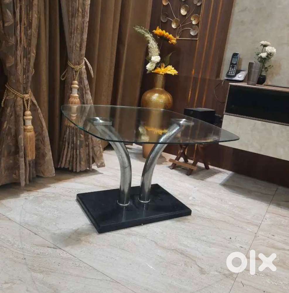 Glass Top Center Table – Stylish & Modern Design
