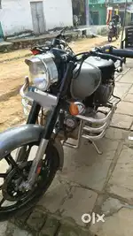 गाड़ी बढ़िया है आगे का टायर नया है पीछे का भी चलना है