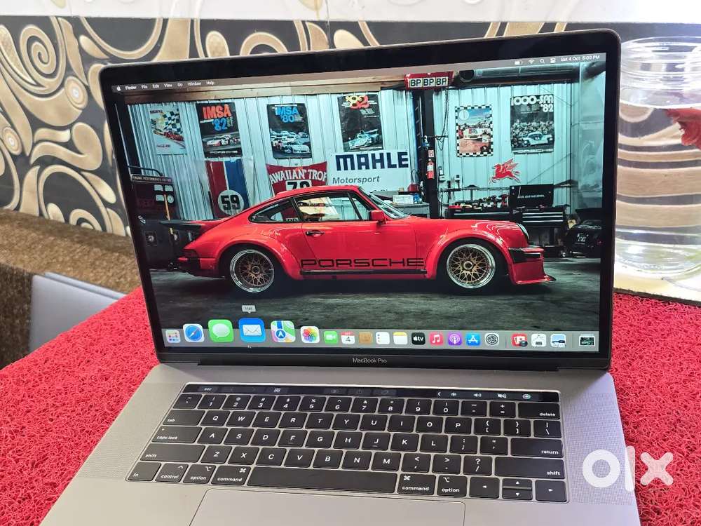 Apple Macbook Pro i9 16gb 512gb 5.5gb GRAPHICS 15inch Retina Touchbar