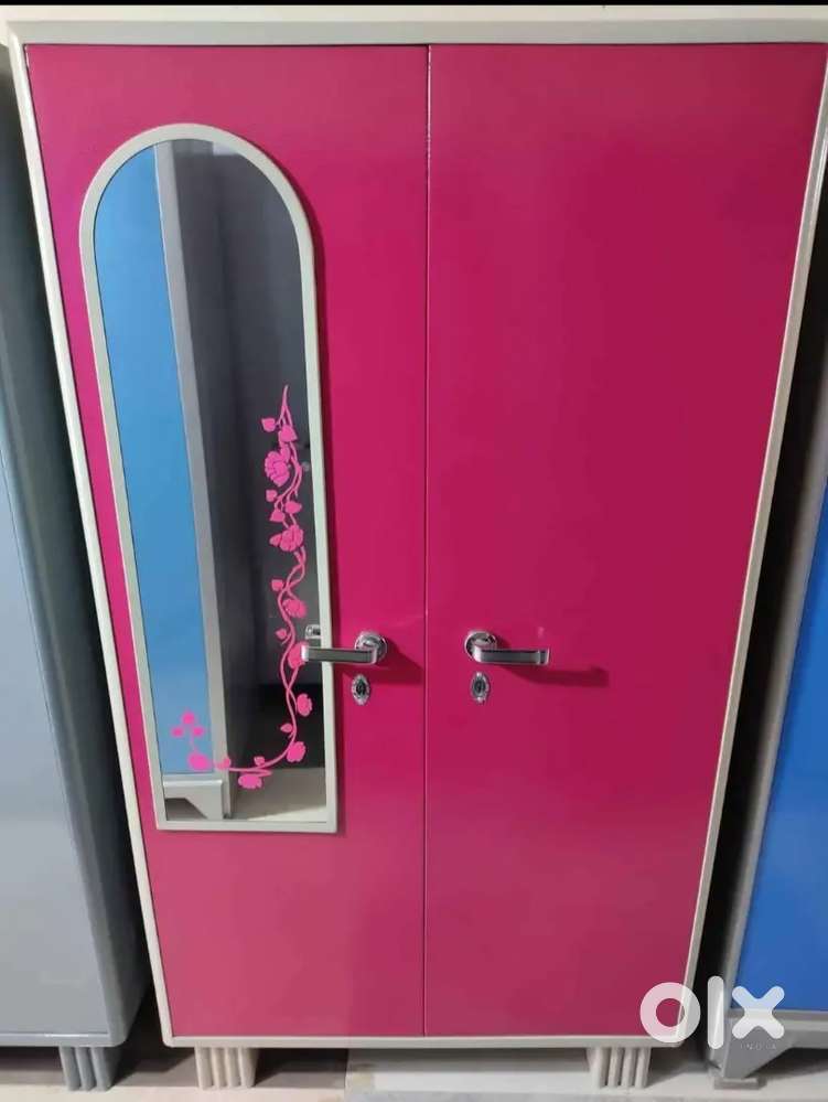 Shelves can be adjusted to accommodate items of different models