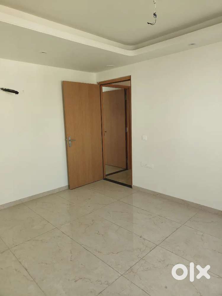 1607 sqft semi furnished flat for sale in Shyam Nagar.