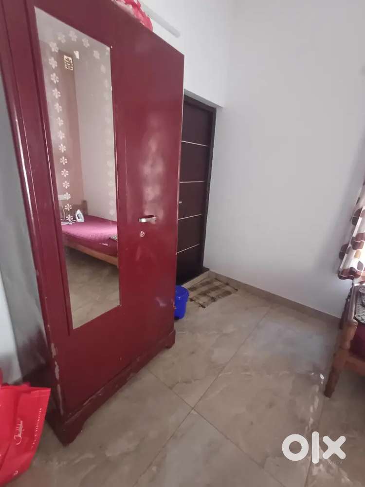 Womens only, PG, 2 shering