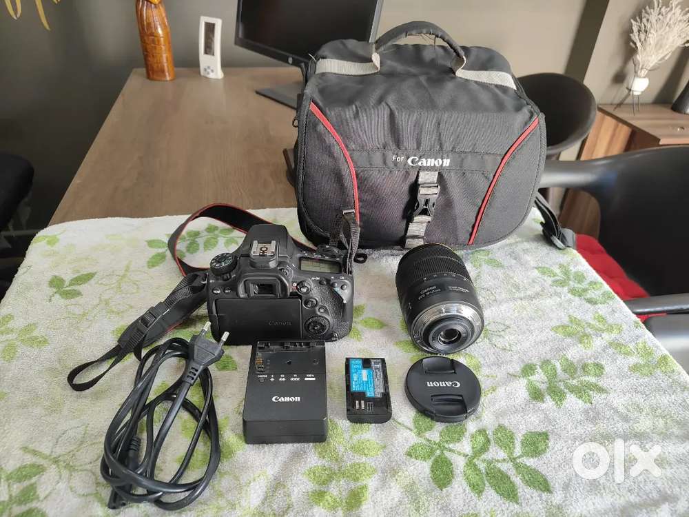 Canon EOS 90D Digital SLR Camera with 18-135 is USM Lens [Black]