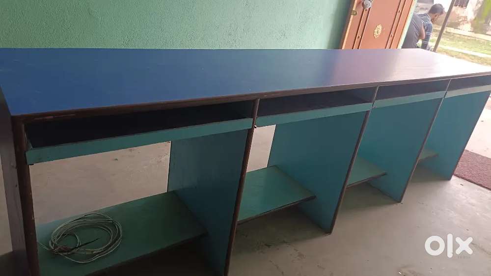 Computer table