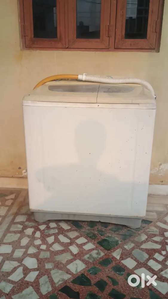 LG semi automatic washing machine