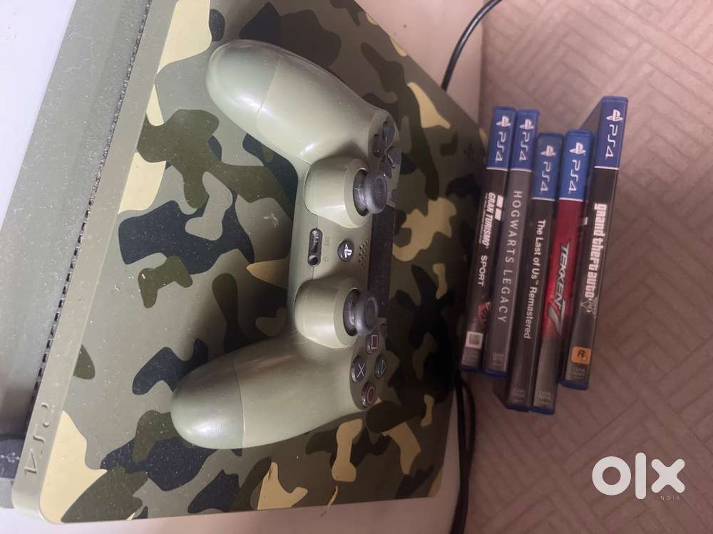 Playstation 4 - 500 GB with 5 Games