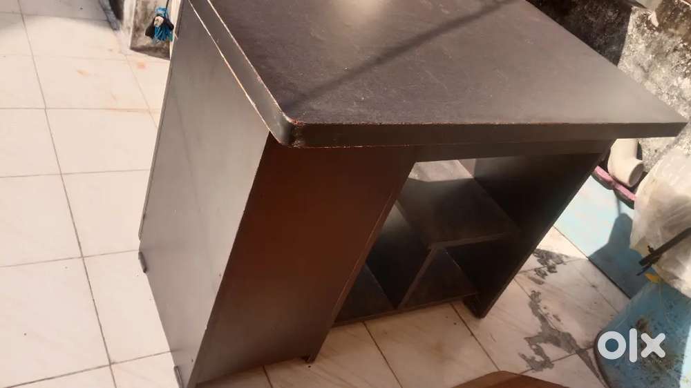 Computer table