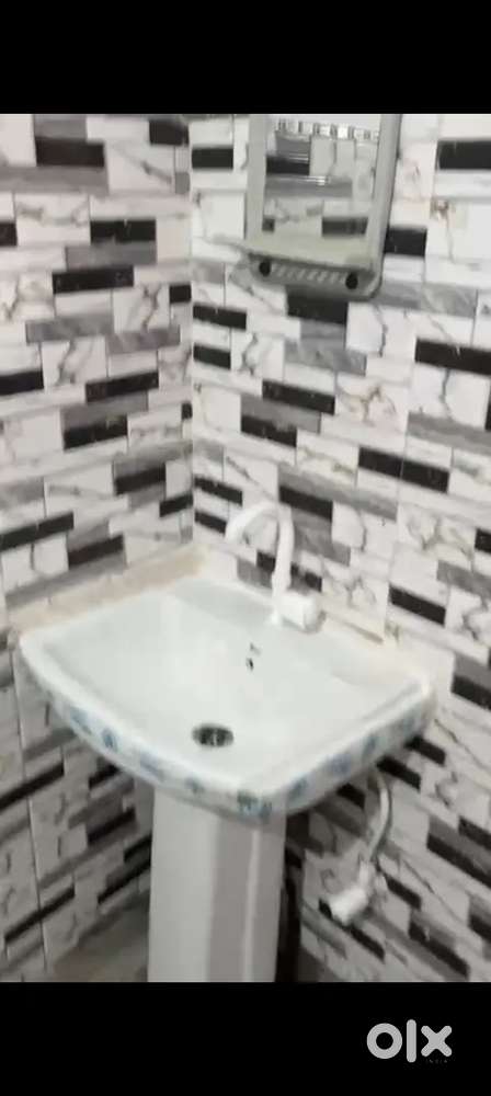 2bhk grund second fist all flat available  rent 13500