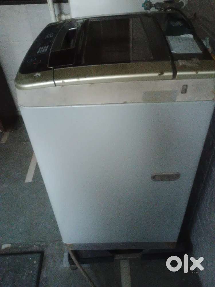 LG WASHING MACHINE RUNNING 7 KG