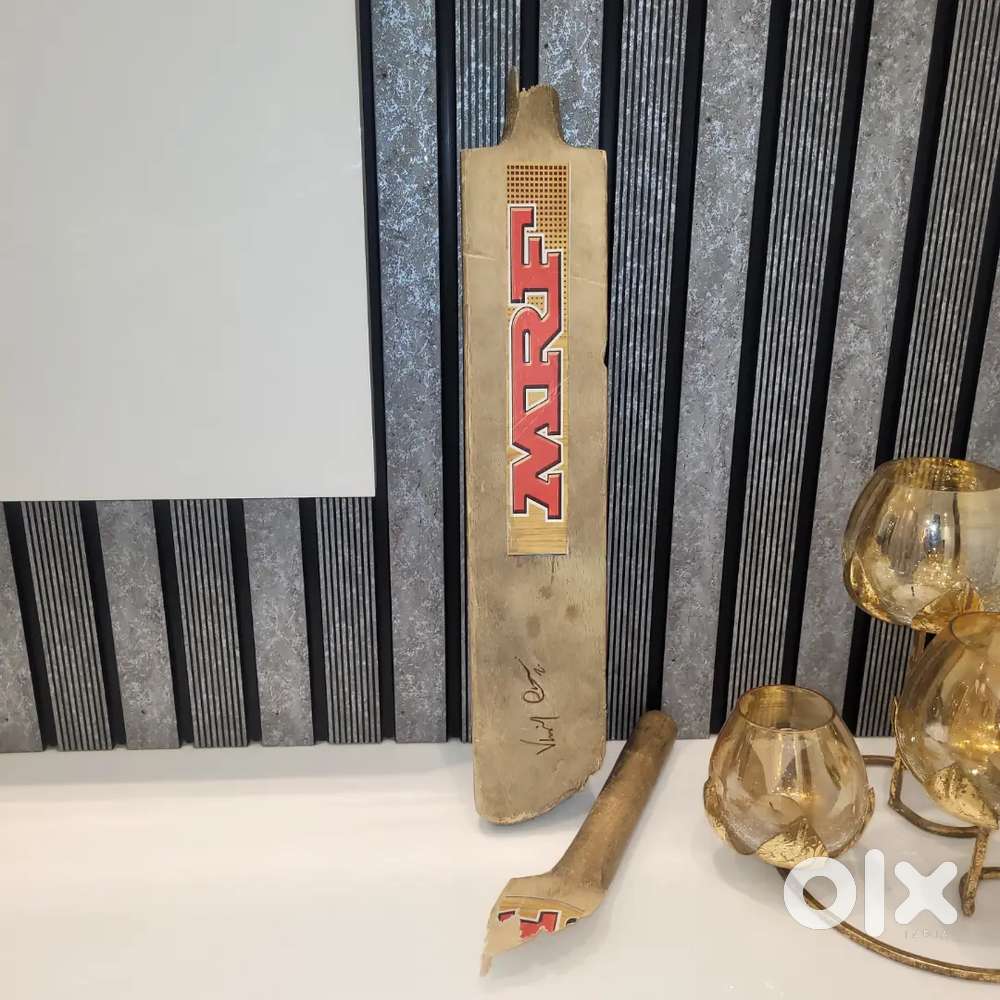 Virat Kohli signed old bat