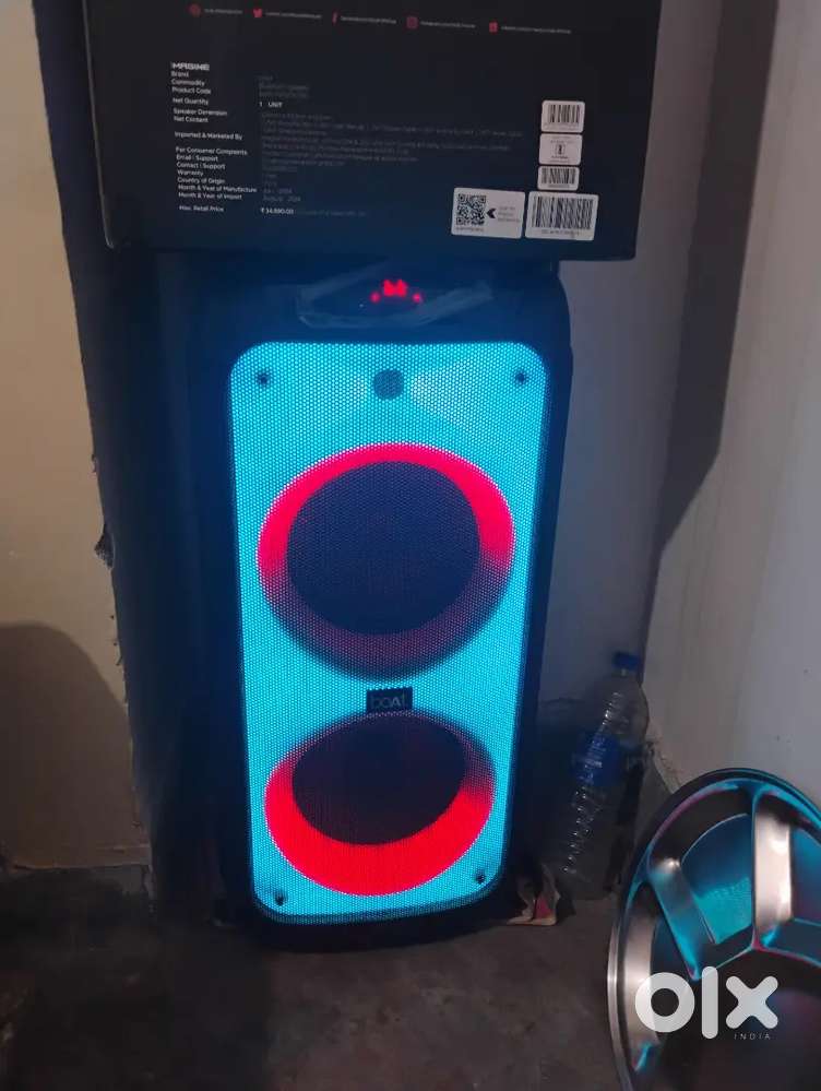 Boat partypal 390/400 big speaker. 1 year old with all accessories