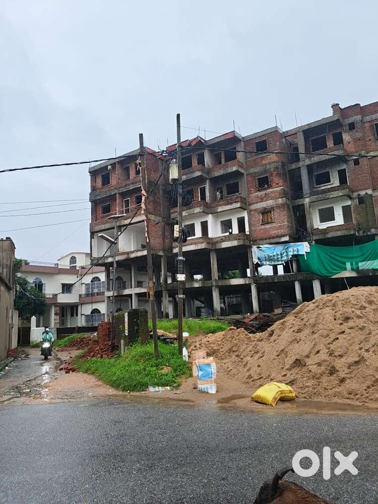 Kanti enclave on road property