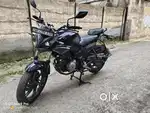 New condition Hero Xtreme 125R black single abs split seat bike.