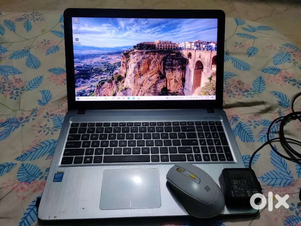 Asus laptop i3 4gb 1000gb hdd