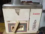 मिक्सी बिकाऊ है तार नया पड़ेगा अभी चल रही है