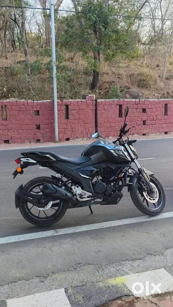 YAMAHA FZS V3