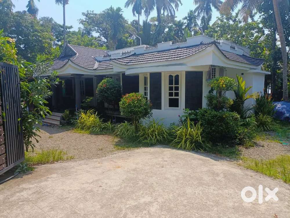 Lake frontage plot with beautiful house for Sale