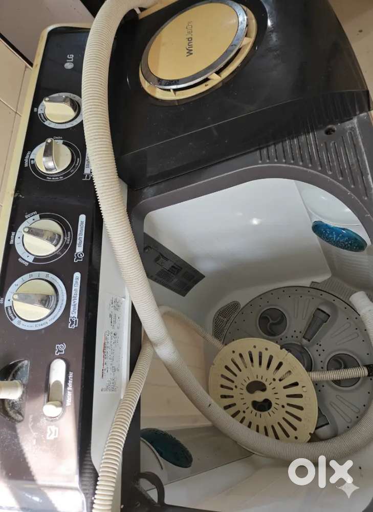LG semi automatic washing machine