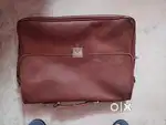 Pure leather elegant-looking Executive bag