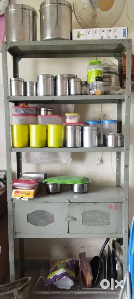 Tiffin store rack