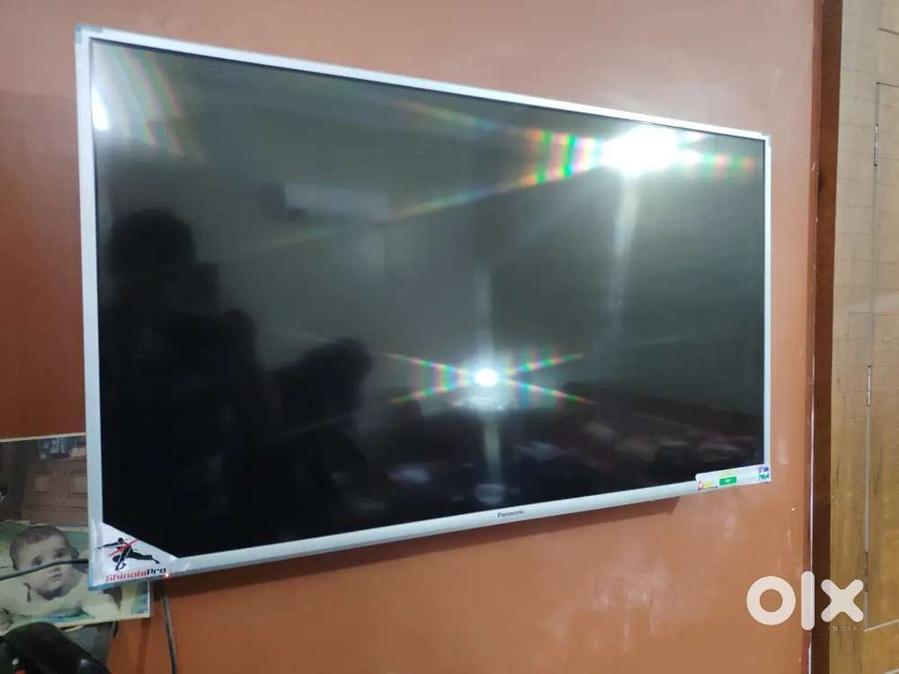 PANASONIC GOOD CONDITION TV 43INCH , 108CM