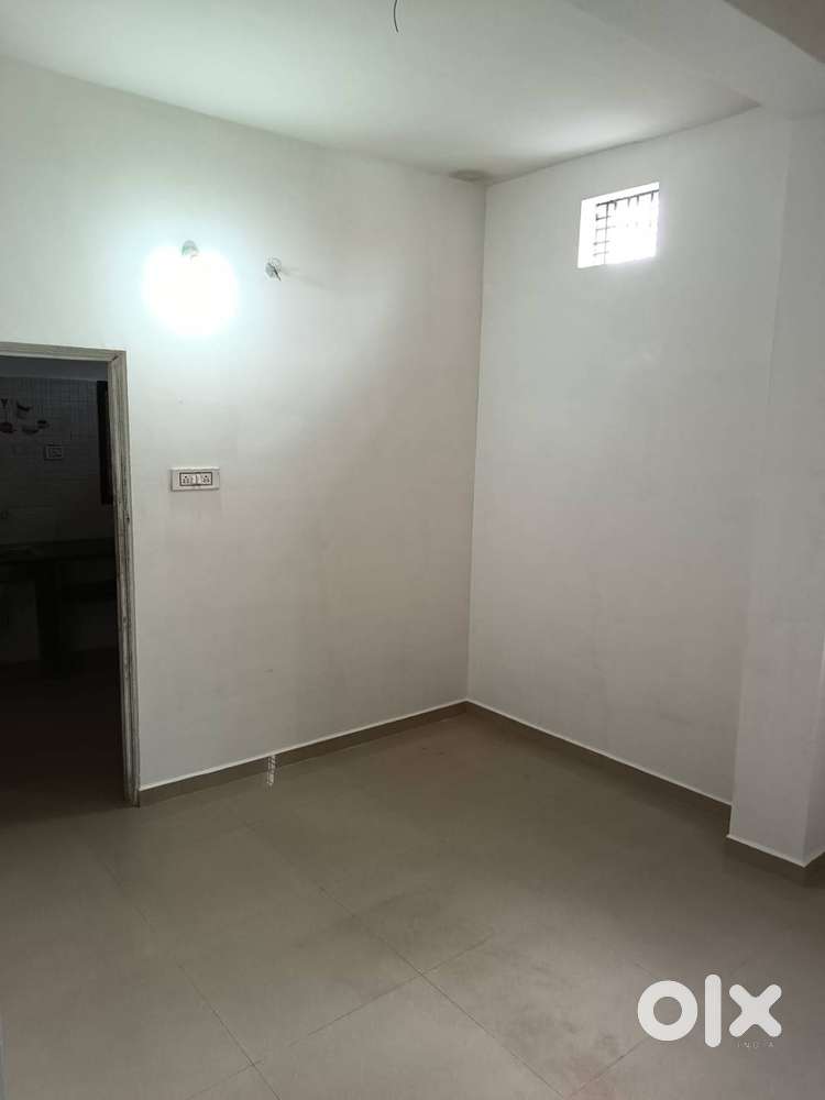 1 RK Rooms Available For Small Family