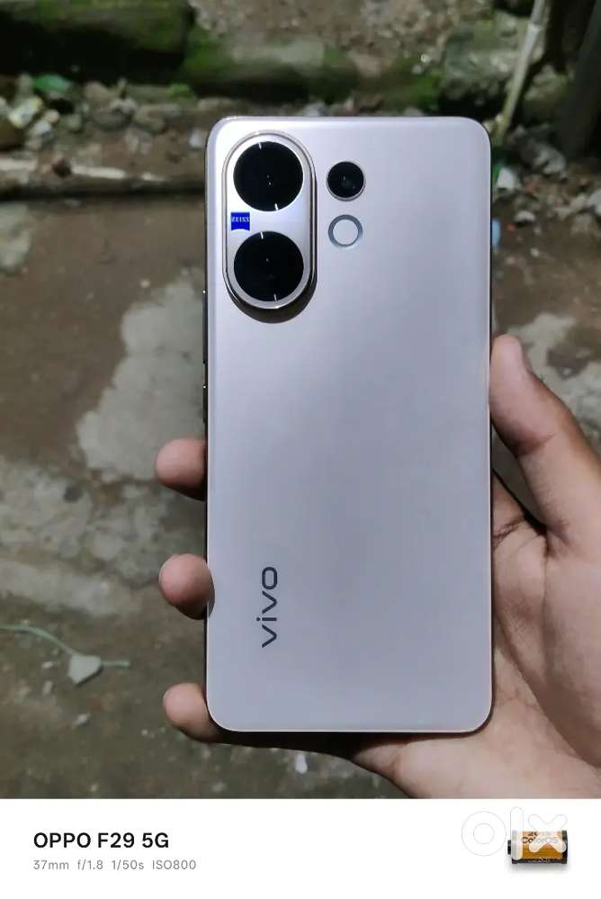 Vivo v60 (8/256) 20 days old Full fresh Just finance lock