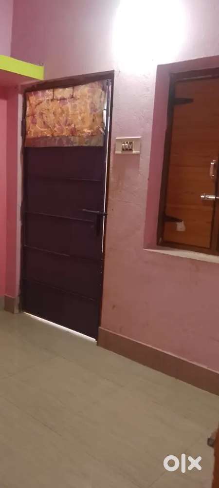 2bhk room ground floor.only working women & students allowed