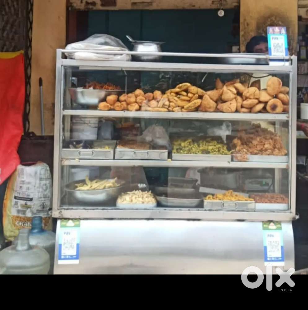 Mirchi and samosa counter