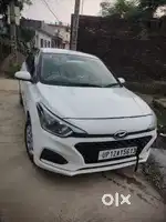 Prasnol car driwer chiye kisi ko toess kare