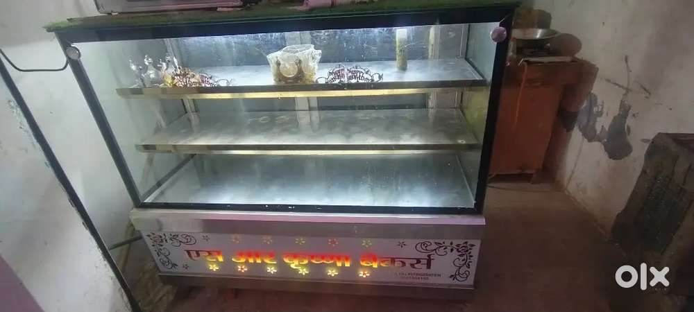 Cake counter freezer