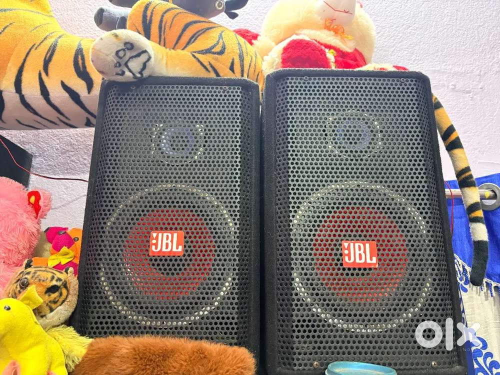 Sony speaker total 4 speaker in this cabinet