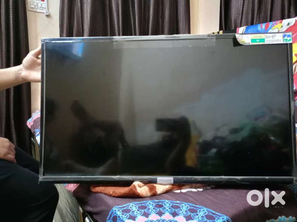 Led 32 inch urgent sale 1 year old