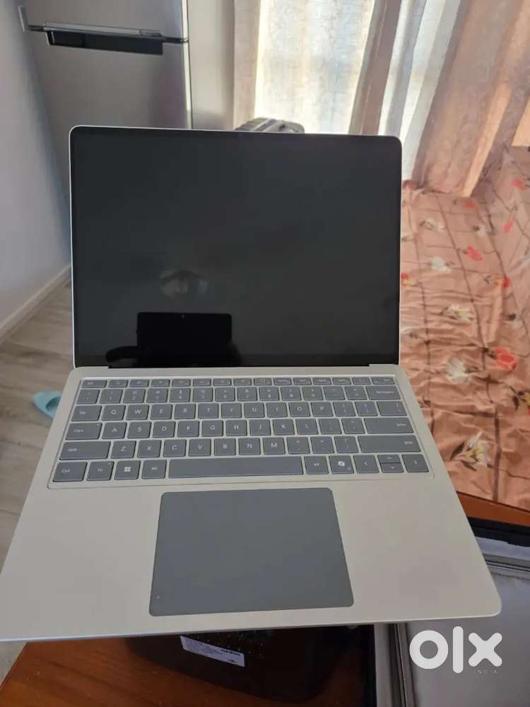 Microsoft Surface 7 Laptop 16GB/256GB Snapdragon Co-pilot