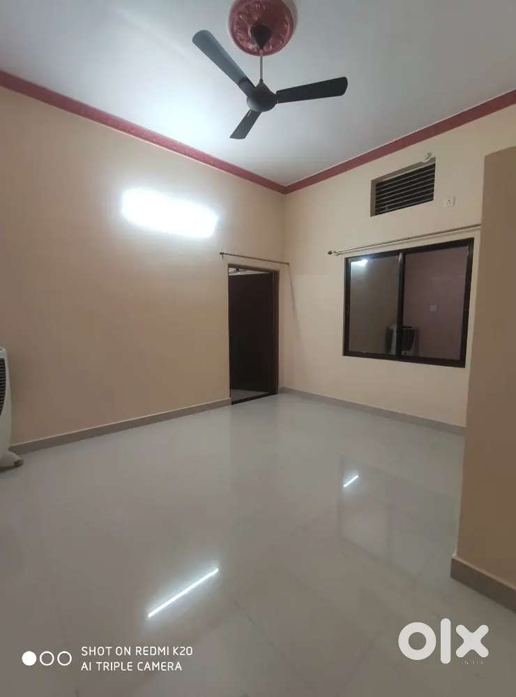 2 bhk flat available transferring family