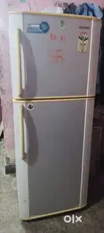दूसरी जगह ट्रांसफर होने की वजह से बेच रहे हैं