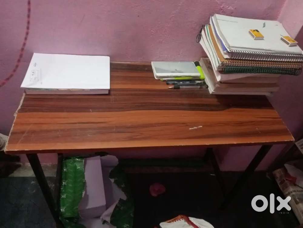 Naya table hai paiso ki arjent hai