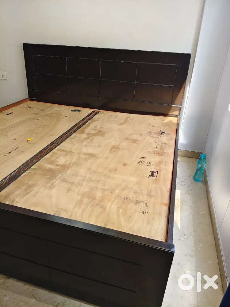 4 MONTH OLD 6FT 6FT BOX BED HEAVY PLYWOOD 19K PURCHASE PASCHIM VIHAR