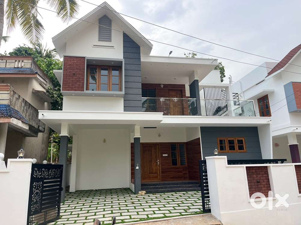 4cent 1800sqft Mannanthala Near