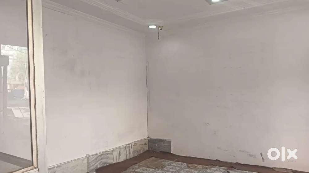 2 shop 4 lacs advance _ par Shop 15000 rent