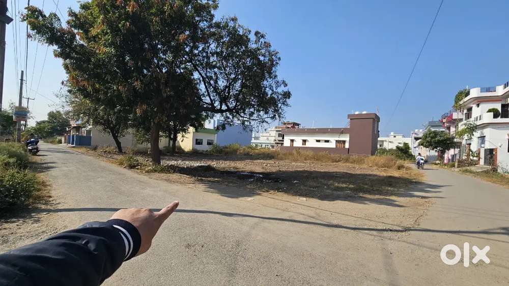 30 & 20 ft रोड में प्लॉट 2 साइड ओपन 3000 है 1500 भी दे देंगे पूरब उत्त