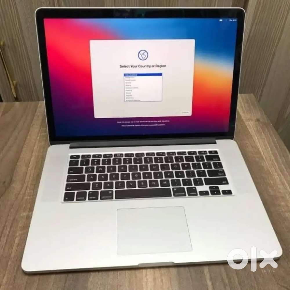 Apple Macbook Pro A1398 Core i7 16GB/256GB Laptop