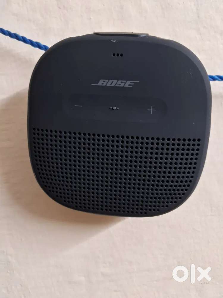 Bose speaker only 3 days use . Bill box all available.