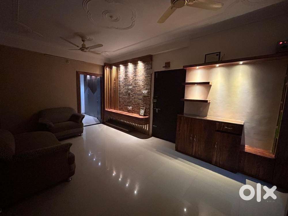 FLATS & DUPLEX AVAILABLE