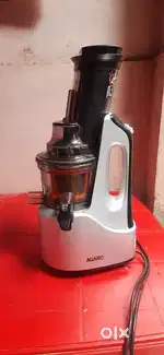 Cold pressed juicer