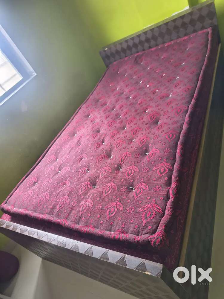Wooden bed selling with 2 Matterres