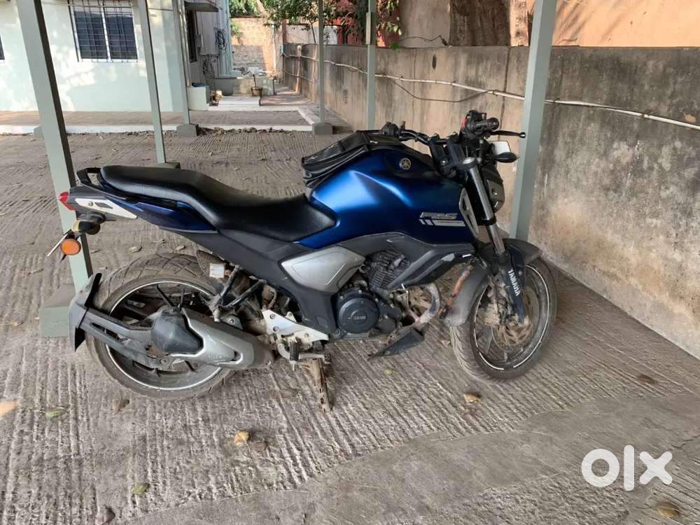 గుడ్ కండిషన్ న్యూ టైర్ FZS V3 బ్లూటూత్ మోడల్